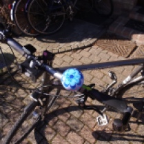 Mein Rad mit einer Klingel, die ich von den Schülern/Schülerinnen der JG 10 des Goethe-Gymnasiums in Stolberg am 07.02.2014 geschenkt bekommen habe.